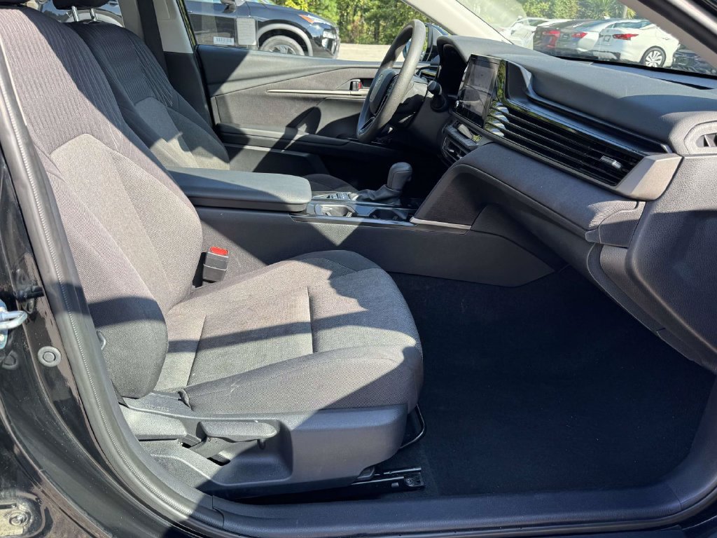 Used 2025 Toyota Camry LE FWD image 15
