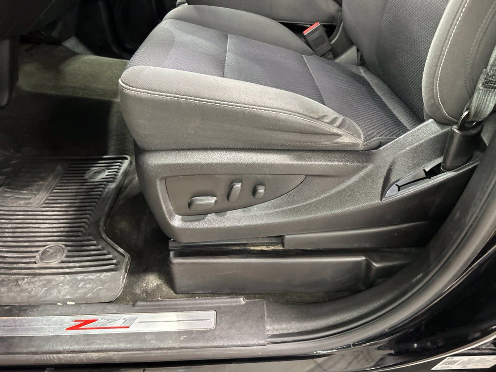 Used 2018 Chevrolet Silverado 1500 LT w/ Midnight Edition AWD/4WD image 10