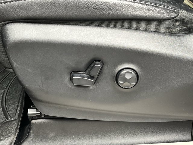 Used 2019 Chrysler Pacifica Touring-L FWD image 11