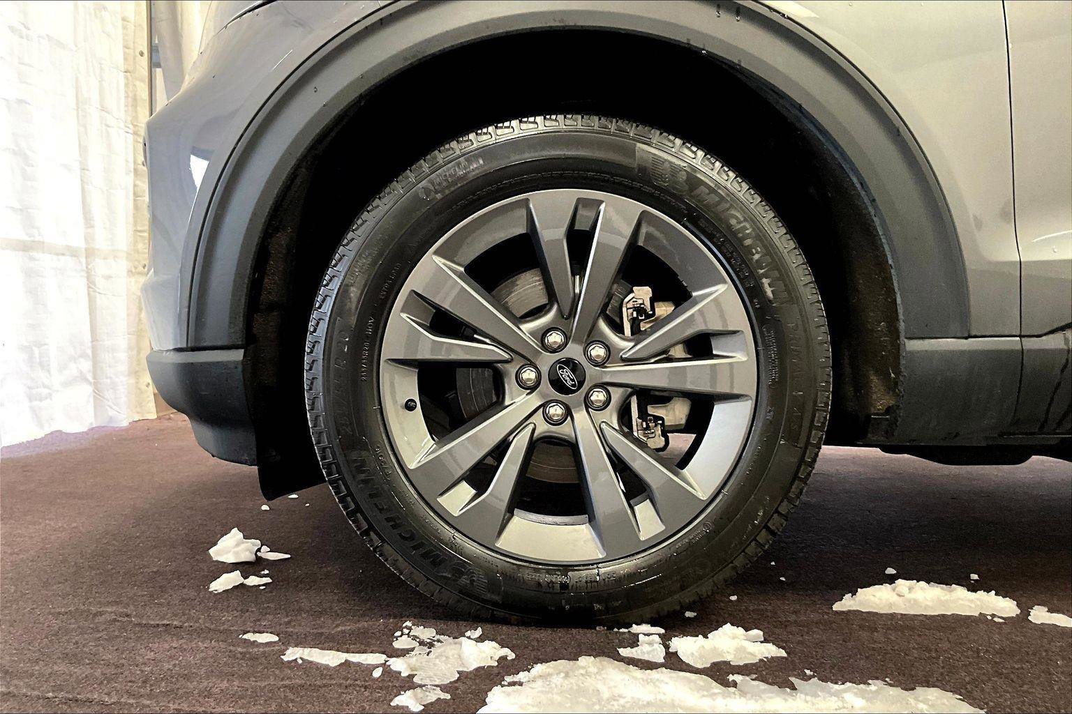 Certified 2022 Ford Explorer XLT w/ Equipment Group 202A image 10