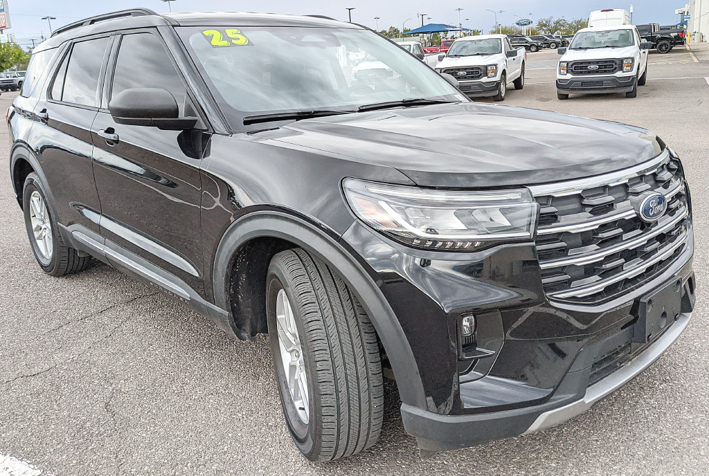 Certified 2025 Ford Explorer Active w/ Active Comfort Package RWD image 1