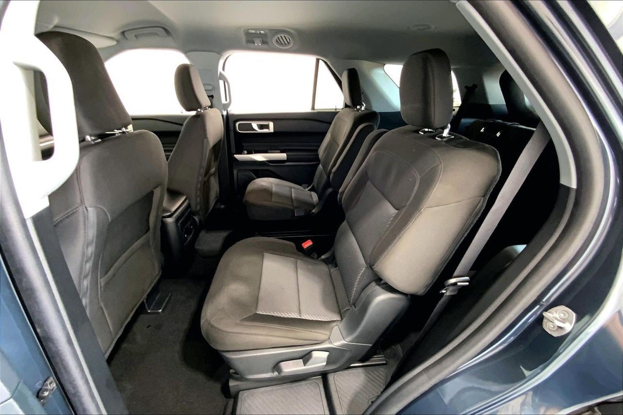 Certified 2024 Ford Explorer XLT RWD image 16