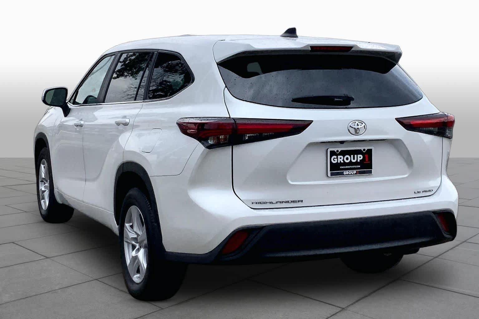 Used 2025 Toyota Highlander LE AWD/4WD image 12