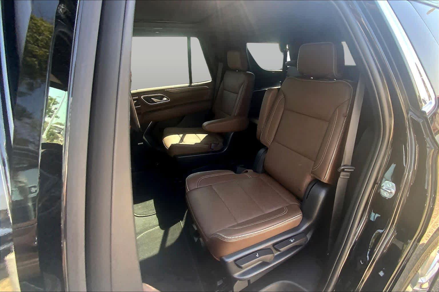 Used 2023 Chevrolet Tahoe High Country w/ Premium Package 2 AWD/4WD image 21