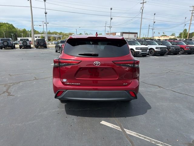 Used 2023 Toyota Highlander XLE FWD image 4