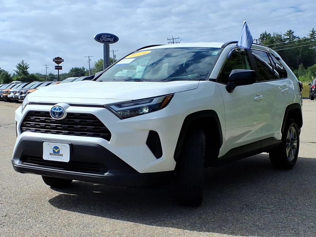 Used 2024 Toyota RAV4 LE AWD/4WD image 7