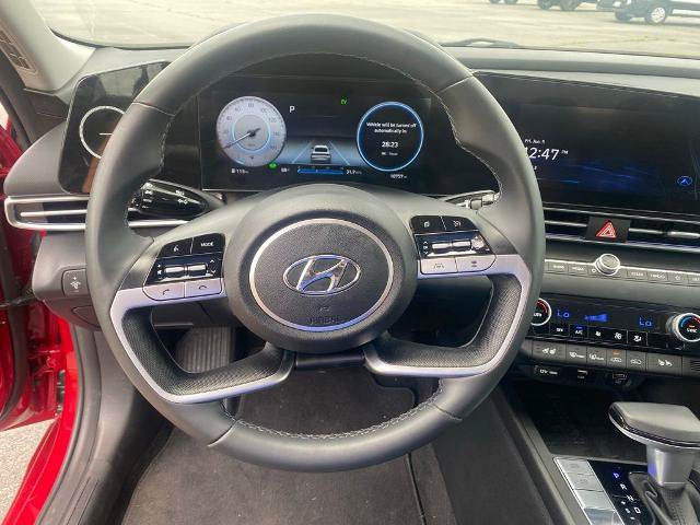 Used 2022 Hyundai Elantra Limited FWD image 18
