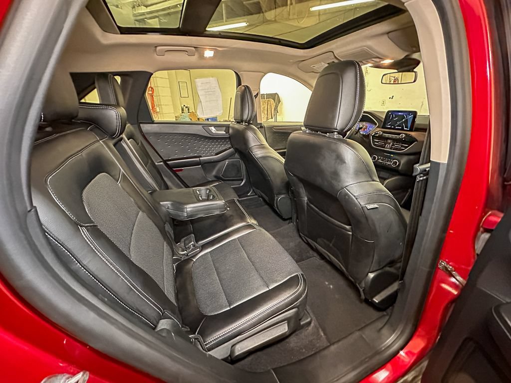 Certified 2020 Ford Escape Titanium AWD/4WD image 32