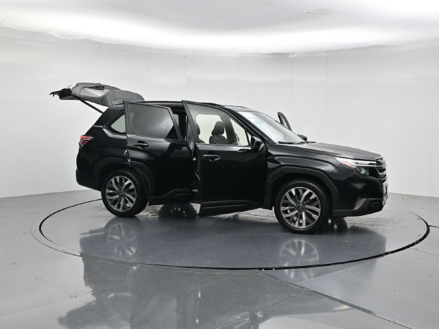 Used 2025 Subaru Forester Touring AWD/4WD image 44