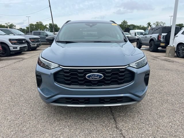 Certified 2024 Ford Escape ST-Line w/ Tech Pack #1 AWD/4WD image 2