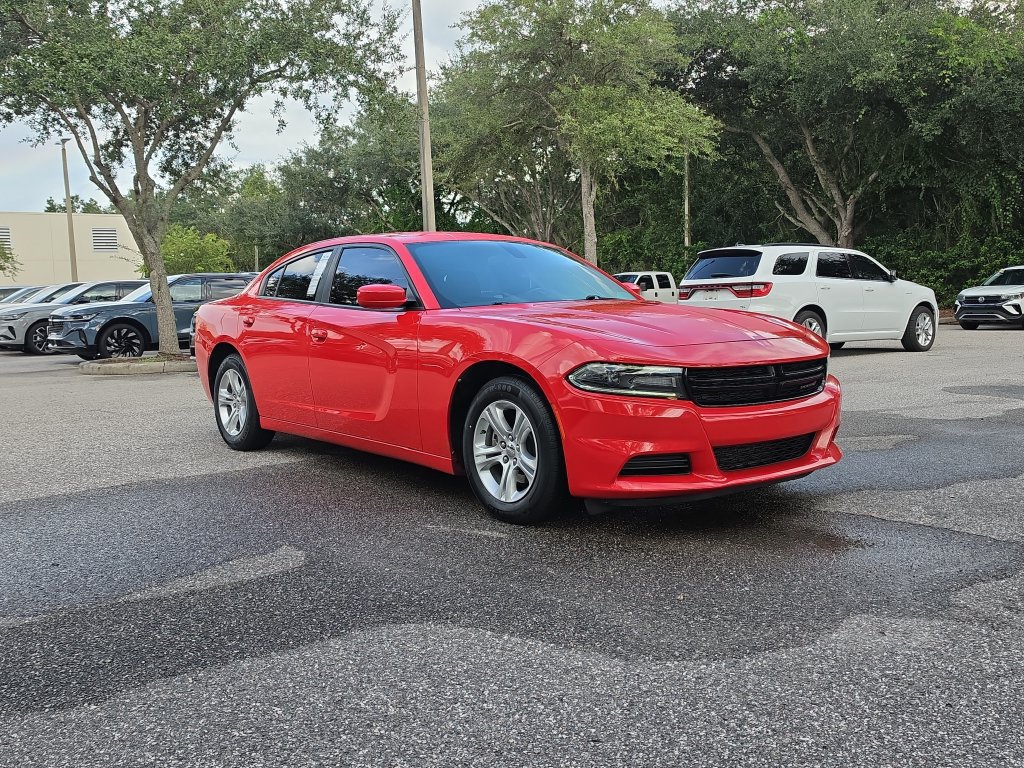 Used 2019 Dodge Charger SXT RWD image 2