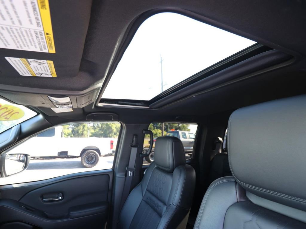 Used 2022 Nissan Frontier PRO-4X w/ Pro-4X Premium Package AWD/4WD image 4