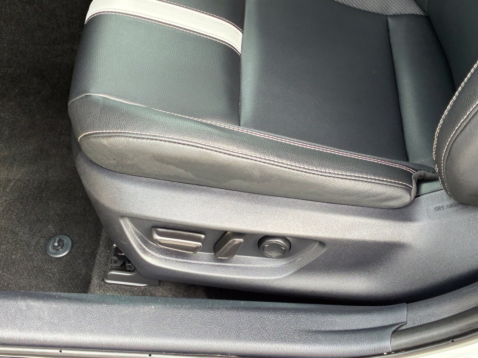 Used 2025 Toyota Camry SE FWD image 15