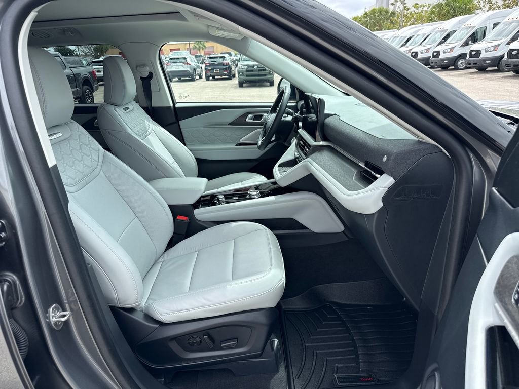 Certified 2025 Ford Explorer Platinum w/ Ultimate Package image 27