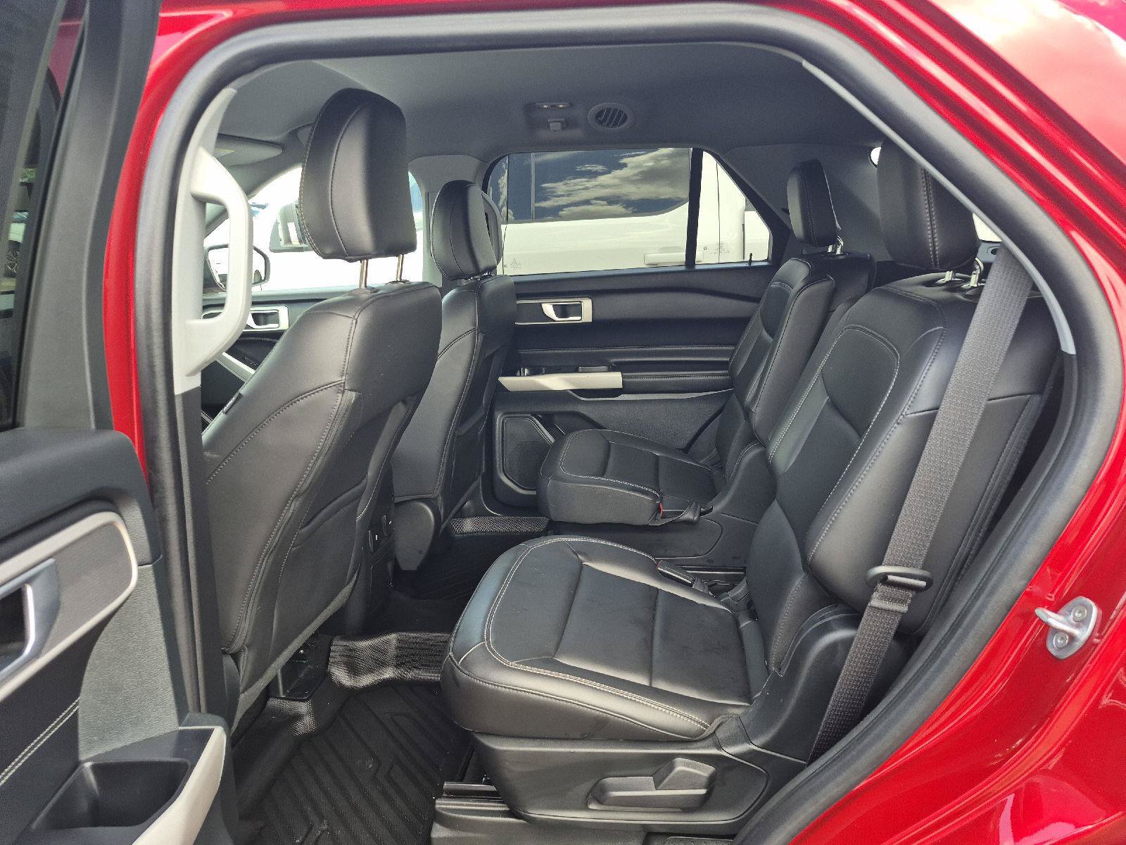 Certified 2024 Ford Explorer XLT w/ Equipment Group 202A RWD image 9