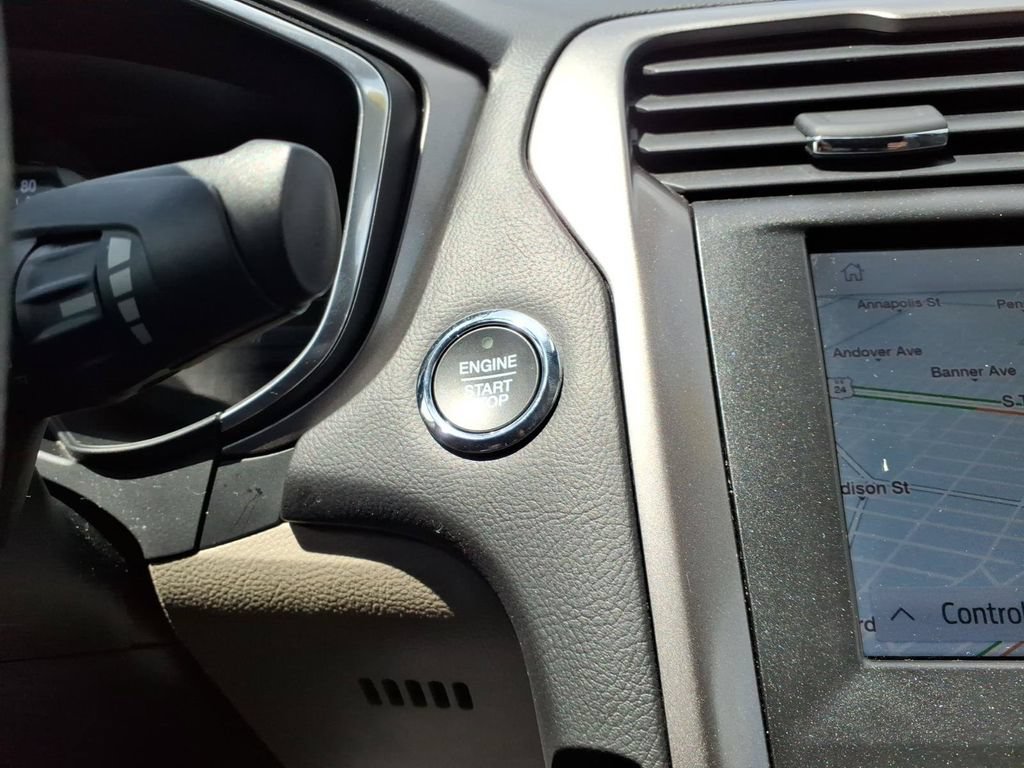 Certified 2020 Ford Fusion SE FWD image 22