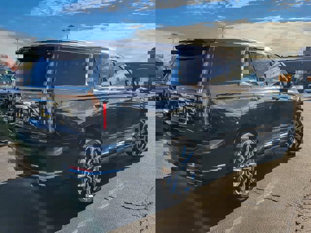 Used 2025 Cadillac Escalade Premium Luxury image 5