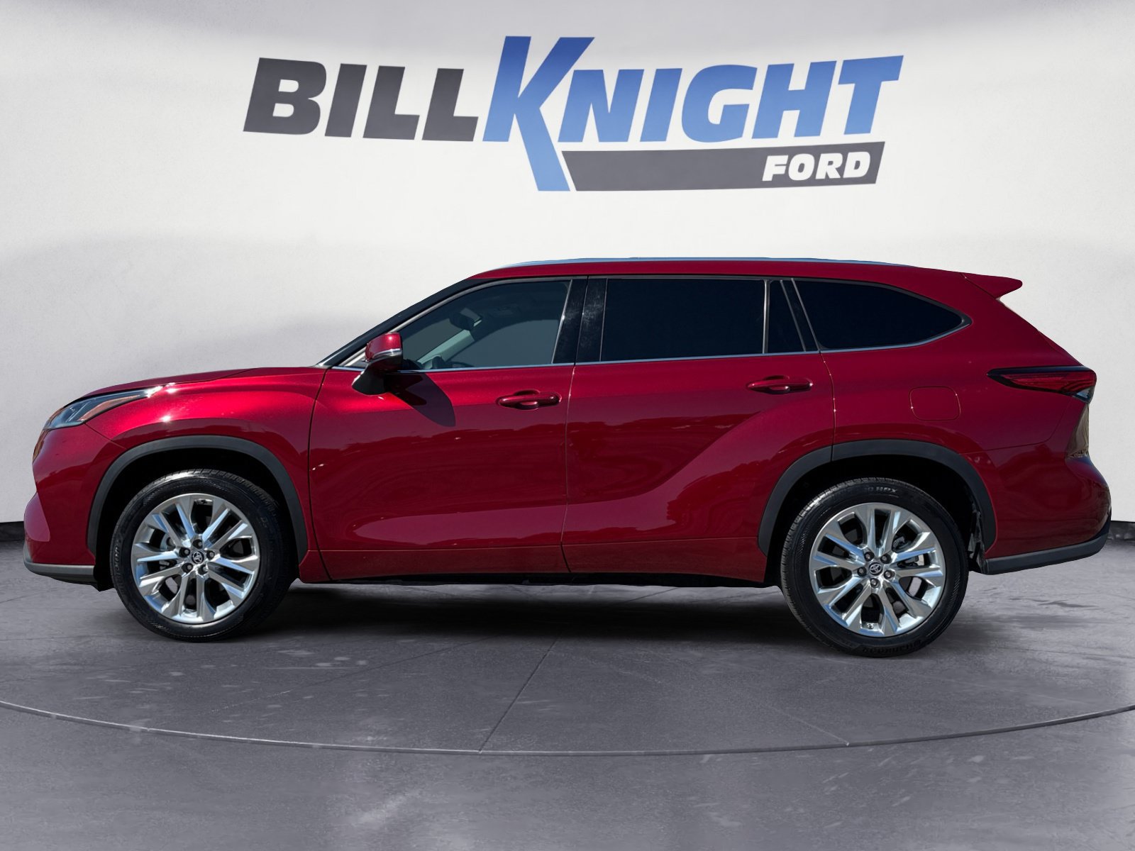 Used 2021 Toyota Highlander Limited FWD image 2