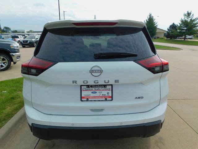 Used 2026 Nissan Rogue SV AWD/4WD image 9