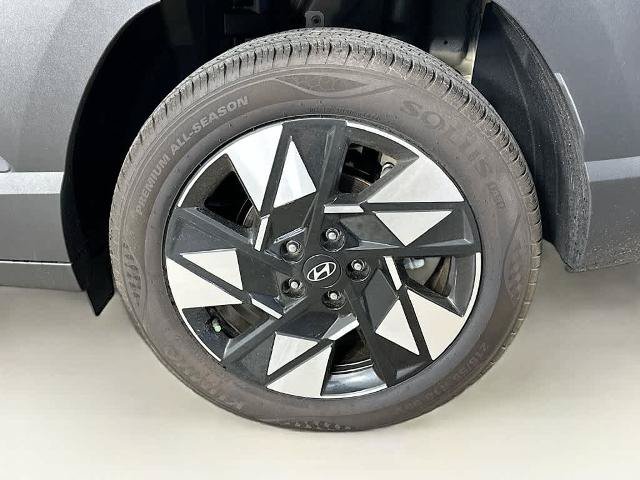 Used 2025 Hyundai Kona SEL FWD image 8