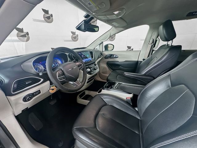 Used 2022 Chrysler Pacifica Touring-L image 20