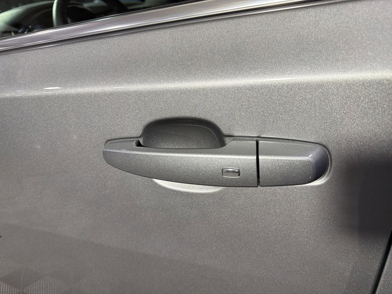 Used 2023 Chevrolet Traverse LT image 16