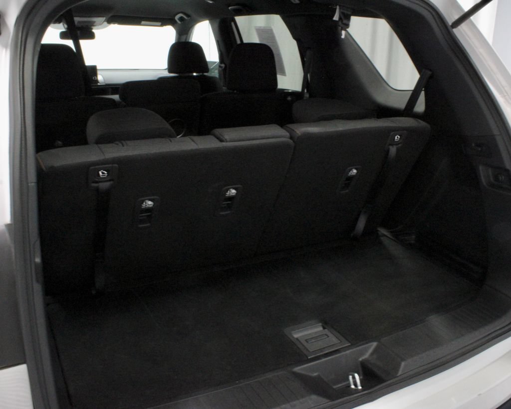 Used 2025 Honda Pilot Sport image 12