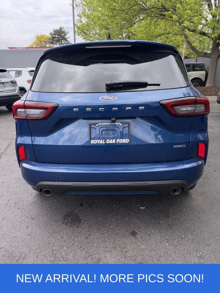 Certified 2023 Ford Escape ST-Line Select AWD/4WD image 4