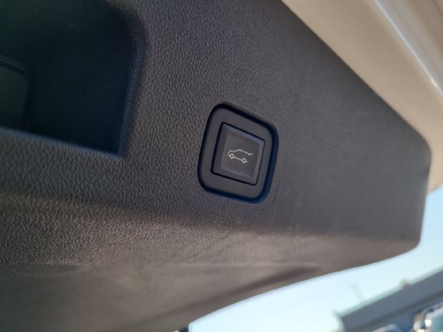 Used 2026 GMC Acadia Elevation w/ Elevation Premium Package FWD image 27