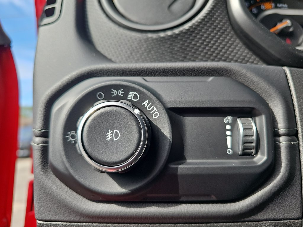 Used 2025 Jeep Wrangler Unlimited Rubicon AWD/4WD image 25