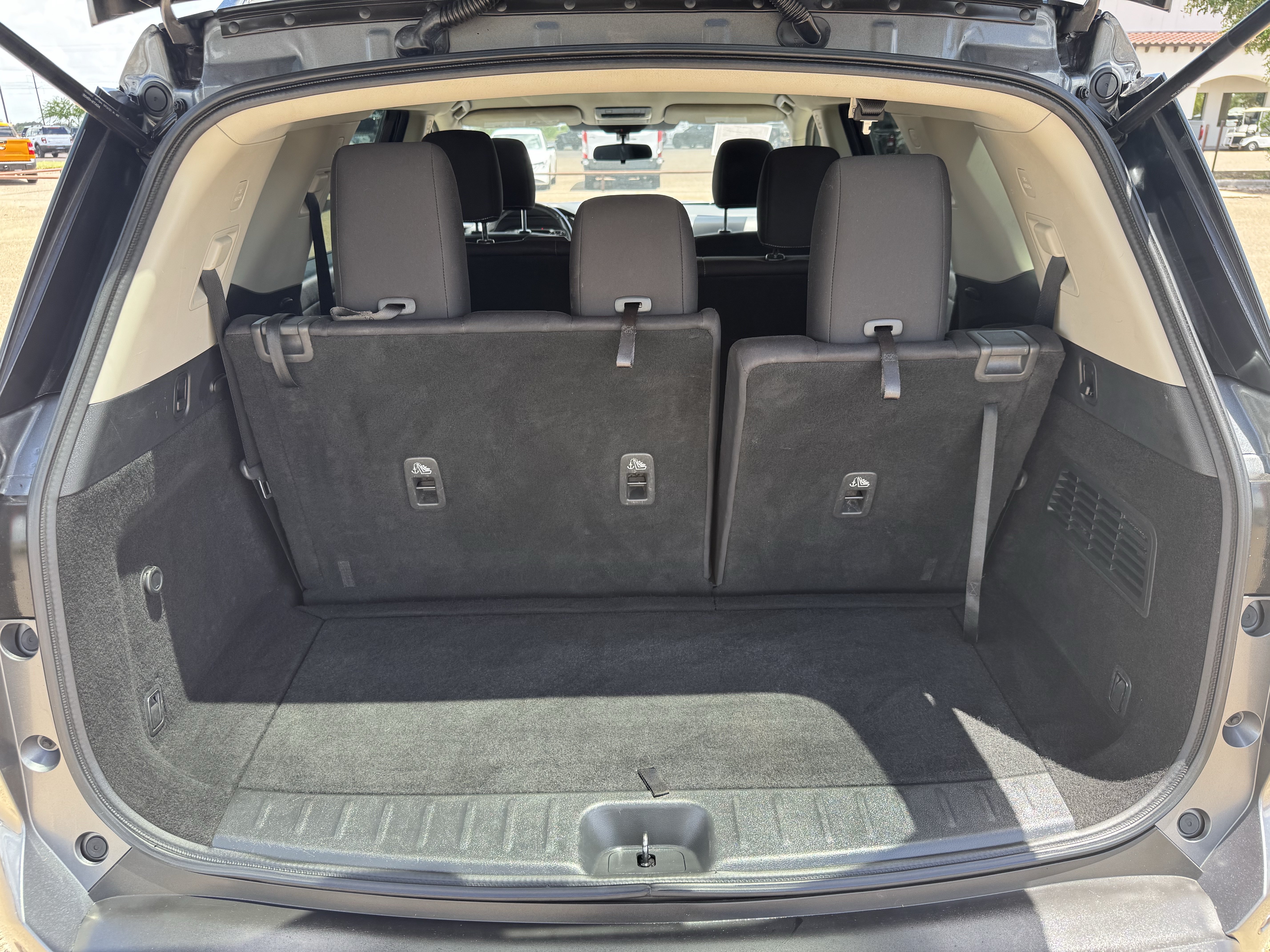 Used 2022 Nissan Pathfinder SV FWD image 29