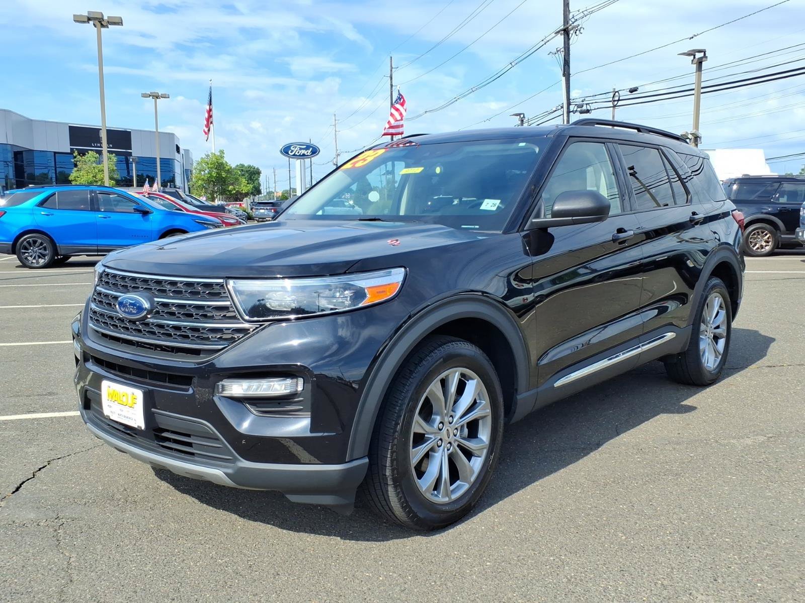 Certified 2023 Ford Explorer XLT w/ Equipment Group 202A AWD/4WD image 3