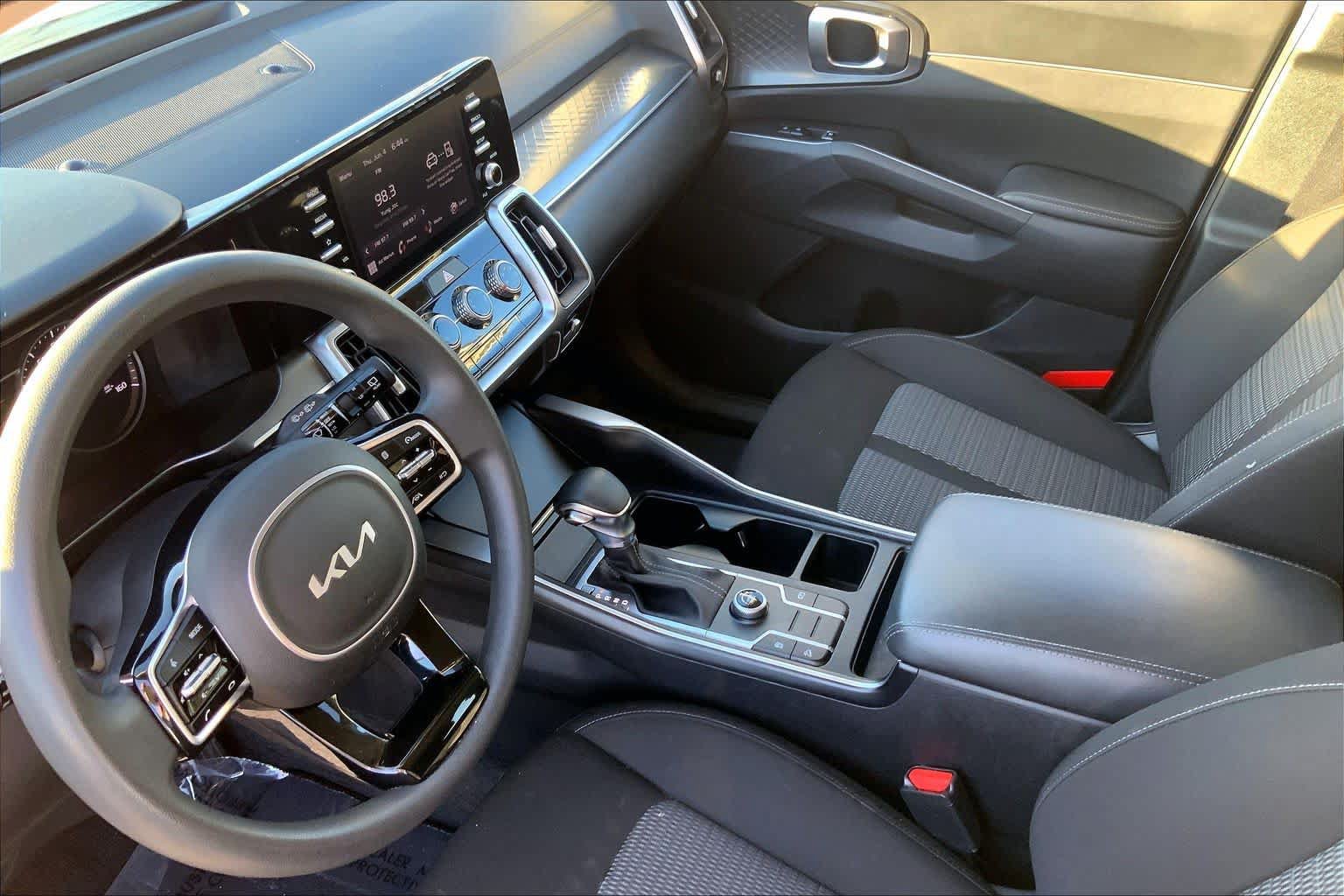 Used 2023 Kia Sorento LX FWD image 15