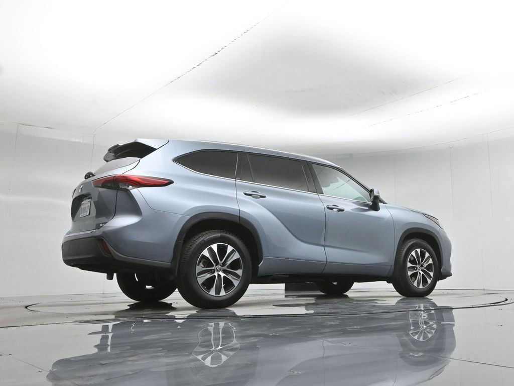 Used 2021 Toyota Highlander XLE image 15