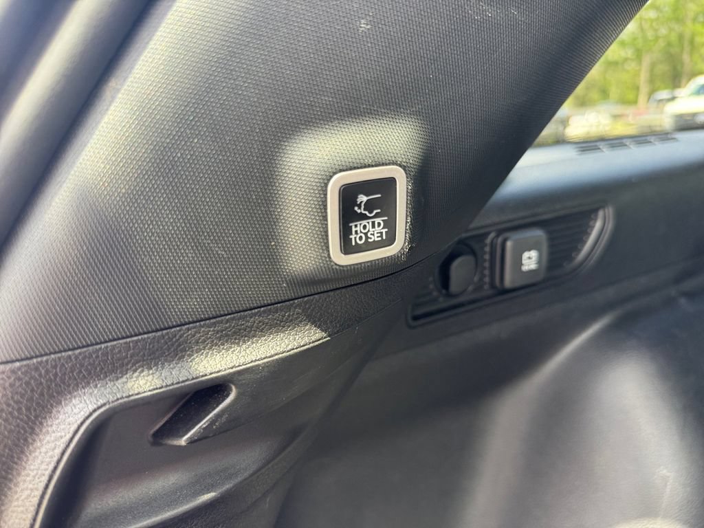 Used 2025 Jeep Grand Cherokee Altitude AWD/4WD image 28