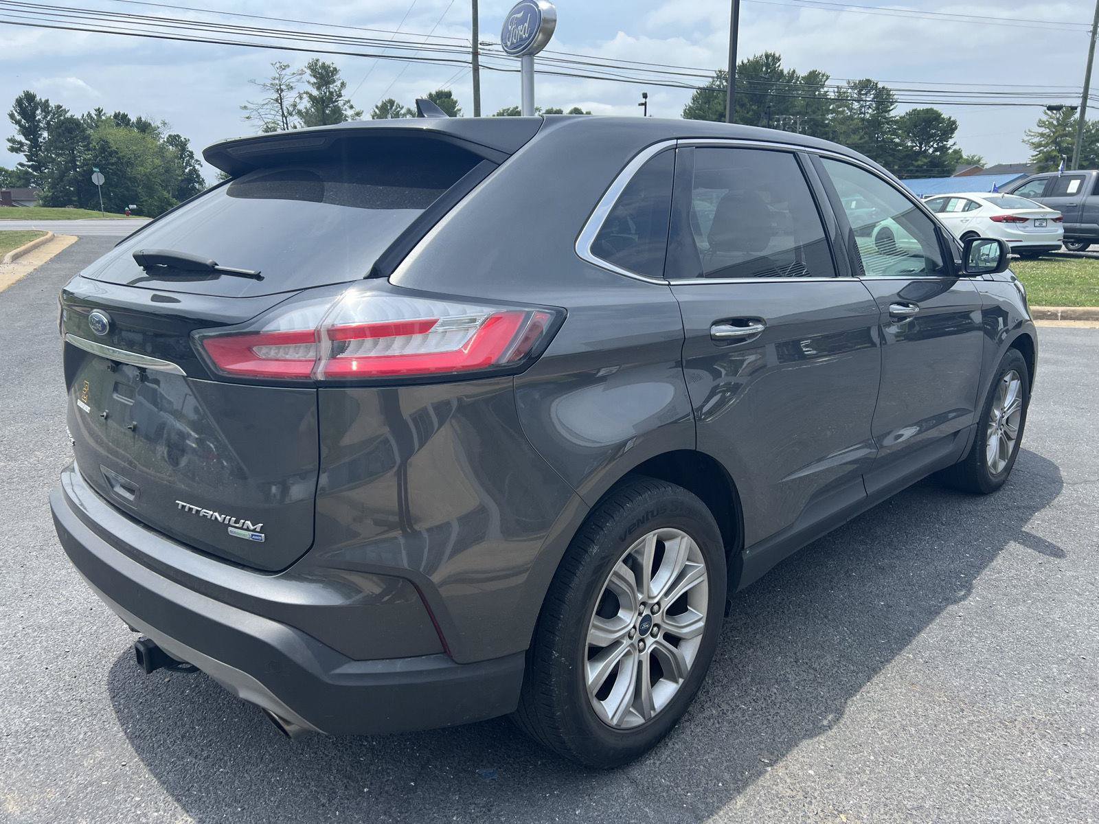 Certified 2019 Ford Edge Titanium AWD/4WD image 5