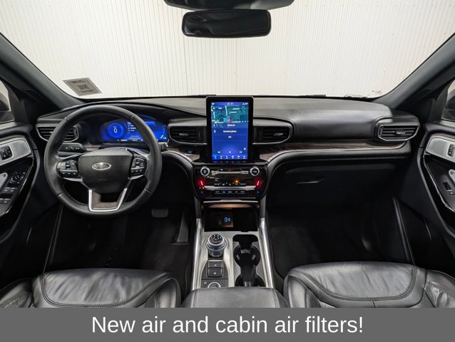 Certified 2023 Ford Explorer Platinum w/ Technology Package AWD/4WD image 3