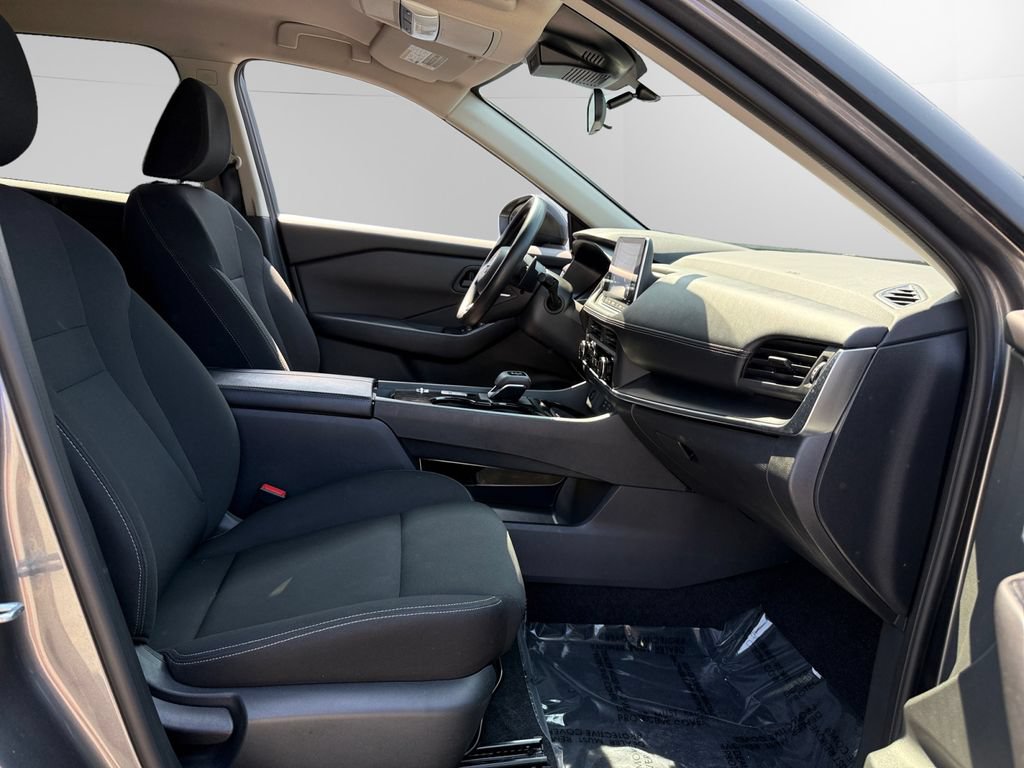 Used 2024 Nissan Rogue S FWD image 14