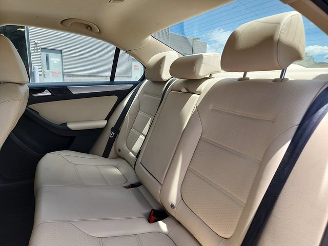 Used 2017 Volkswagen Jetta SE FWD image 25