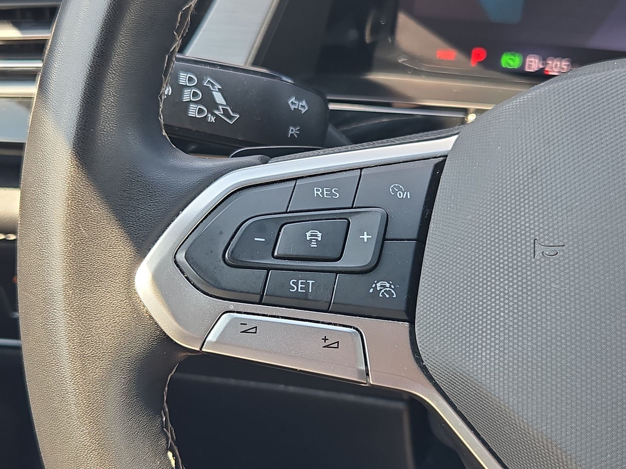 Used 2024 Volkswagen Atlas Cross Sport SE FWD image 18
