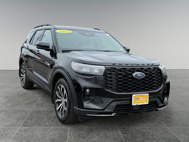 Certified 2025 Ford Explorer ST-Line AWD/4WD image 8