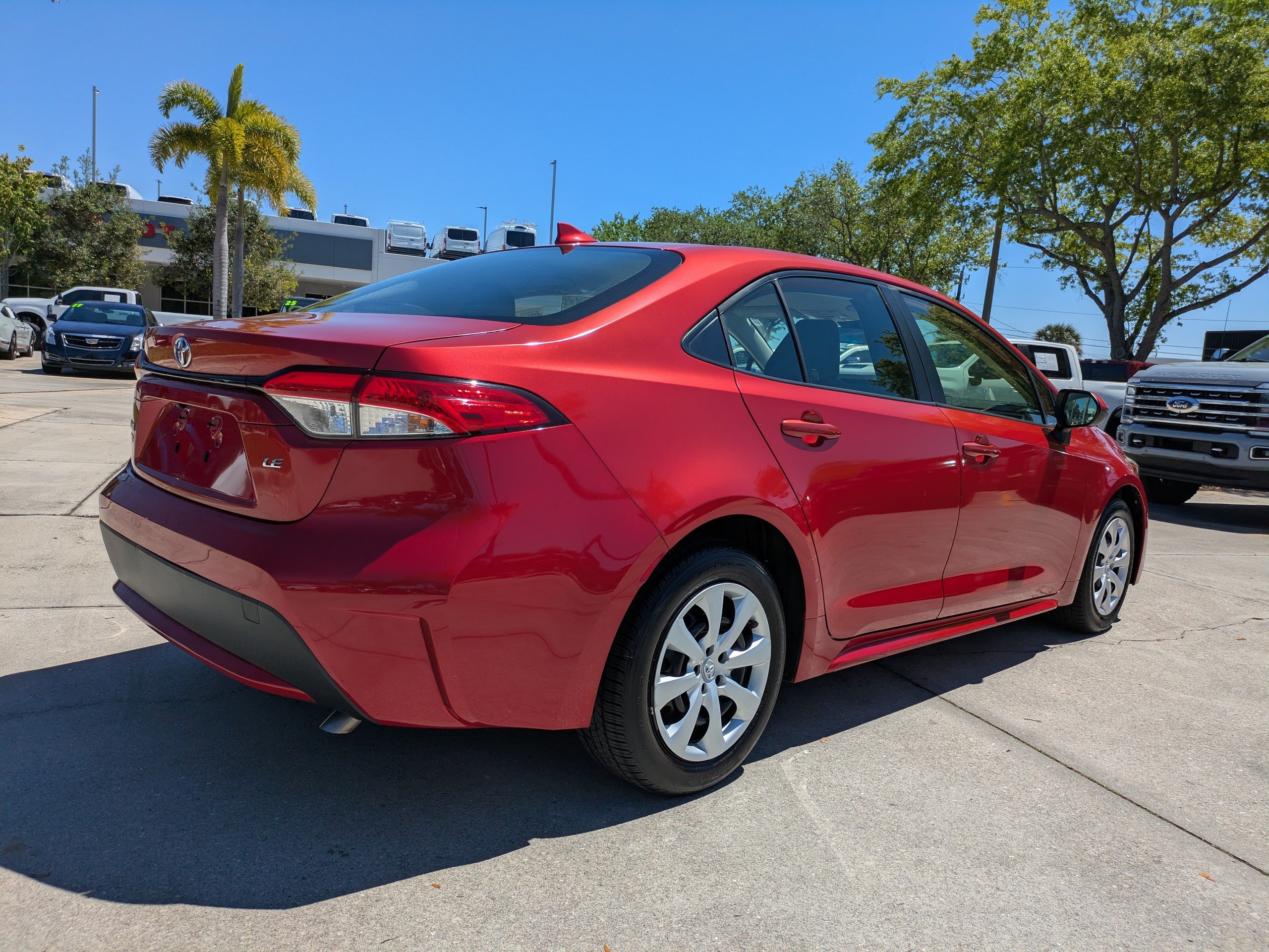 Used 2020 Toyota Corolla LE FWD image 4