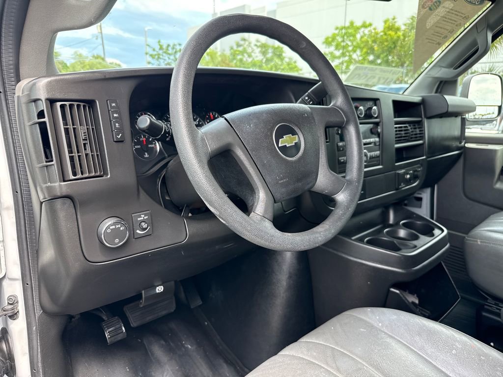 Used 2017 Chevrolet Express 2500 RWD image 5
