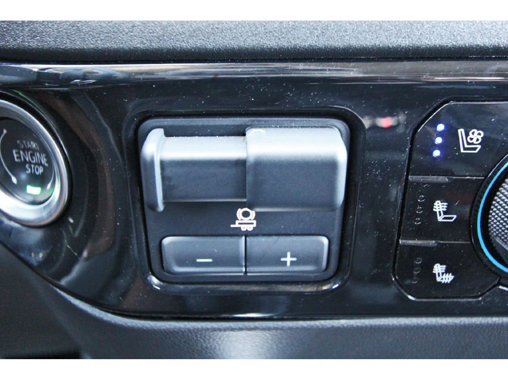 Used 2025 Chevrolet Silverado 1500 LTZ AWD/4WD image 30