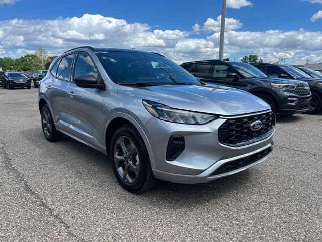 Certified 2024 Ford Escape ST-Line w/ Tech Pack #1 AWD/4WD image 3