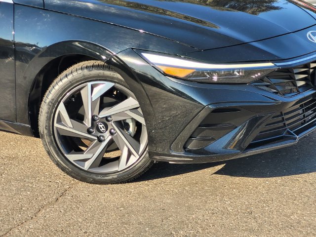 Used 2025 Hyundai Elantra SEL FWD image 9
