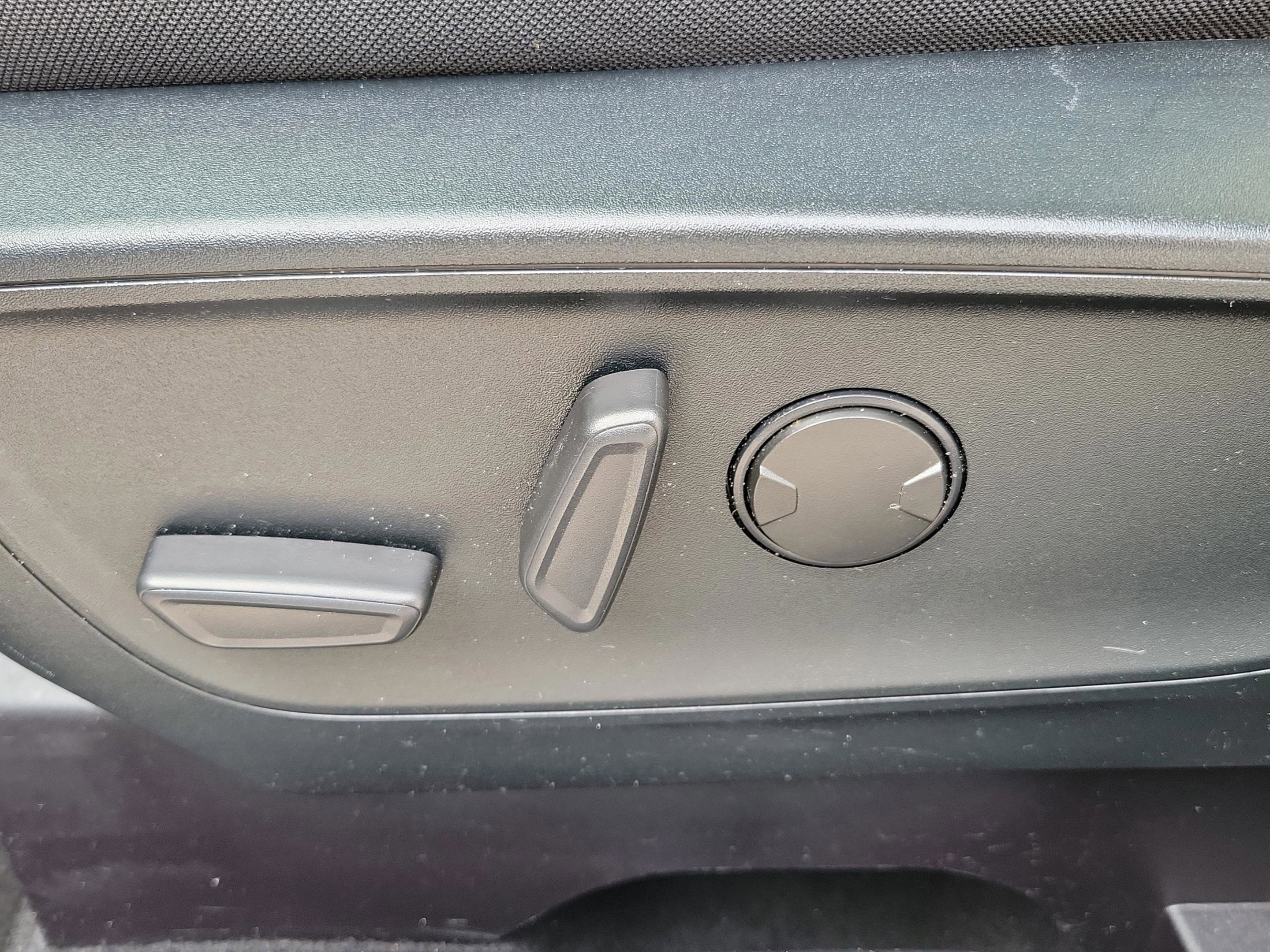 Certified 2020 Ford Escape SE image 9