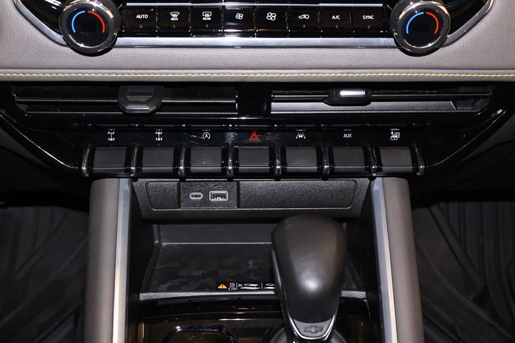 Used 2024 Chevrolet Colorado ZR2 w/ ZR2 Convenience Package III image 35