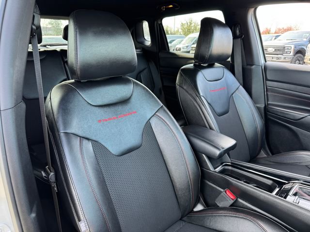 Used 2025 Jeep Compass Trailhawk AWD/4WD image 19