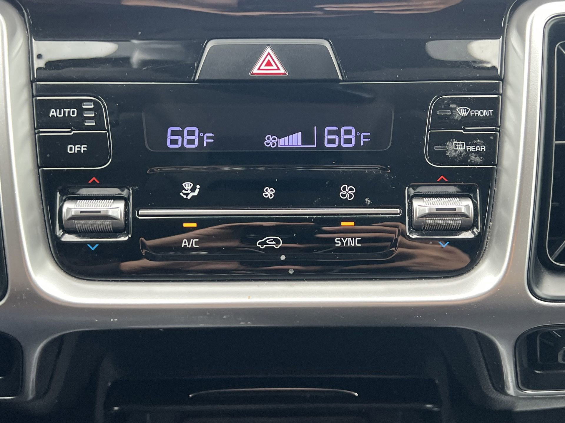 Used 2022 Kia Sorento S w/ Panoramic Sunroof Package image 12